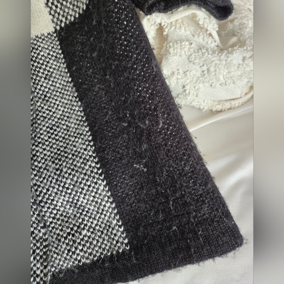 Monroe & Main Plaid Sweater - Picture 8 of 8